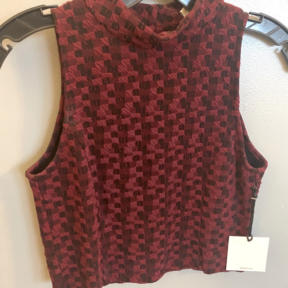 Cropped Mock Neck Sleeveless Top